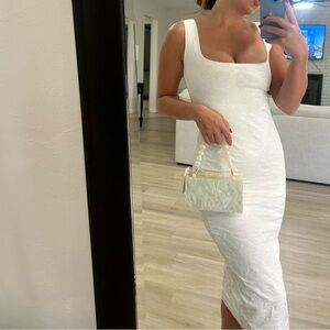 Elegant White Sleeveless Dress